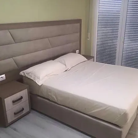 Airen Hotel *